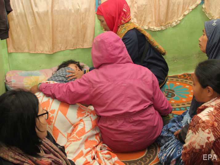 Десятки человек пропали без вести после катастрофы парома в Индонезии