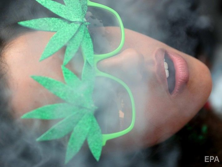 Парламент Канады легализовал марихуану