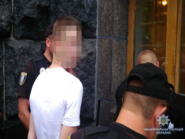 ﻿Затриманий в урядовому кварталі з автоматом Калашникова виявився 15-річним підлітком – ЗМІ