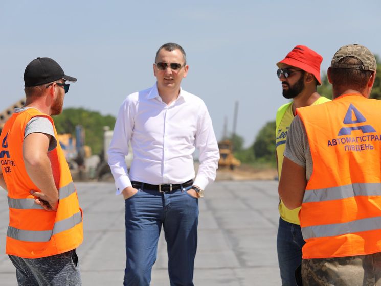 ﻿Радник голови Дніпропетровської ОДА Голик заявив, що об'їзну дорогу навколо Дніпра в бік Запоріжжя готують до введення в експлуатацію