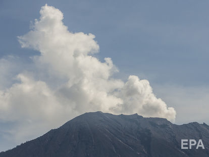 На Бали закрыли международный аэропорт из-за вулкана Агунг