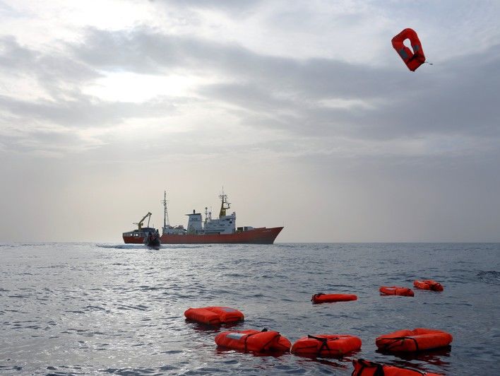 Около 100 мигрантов пропали без вести у берегов Ливии