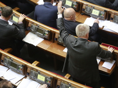 Фракцию Партии регионов покинули еще 20 депутатов