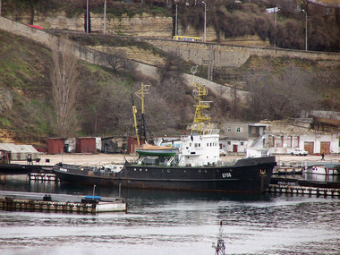 Из Крыма вывели еще три украинских судна
