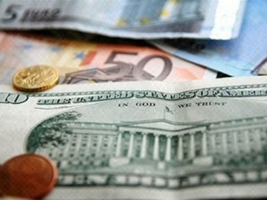 Межбанк: Доллар опустился до 12,01 грн
