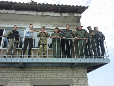 Турчинов и Аваков провели смотр новой военной техники под Харьковом. Фоторепортаж