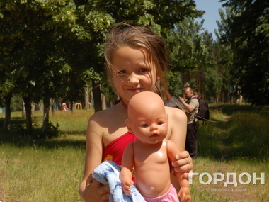 <p>Около 150 женщин и детей эвакуировали из Славянска в Харьковскую область.&nbsp;</p>