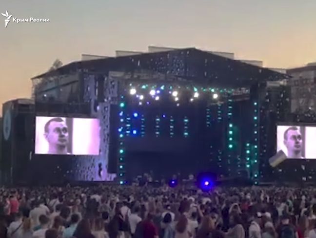 Солист "Бумбокса" на фестивале в Киеве призвал освободить Сенцова. Видео