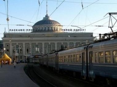 Дети-сироты из Луганска, поезд которых блокировали сепаратисты, прибыли в Одессу