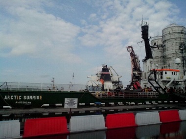 Россия освободила арестованный корабль "Гринпис"