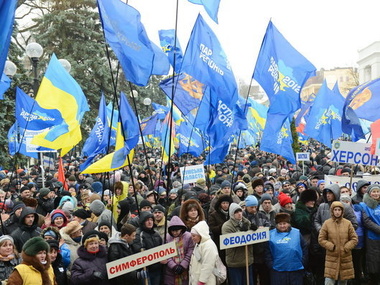 Азаров призвал протестующих прекратить массовые акции в Киеве