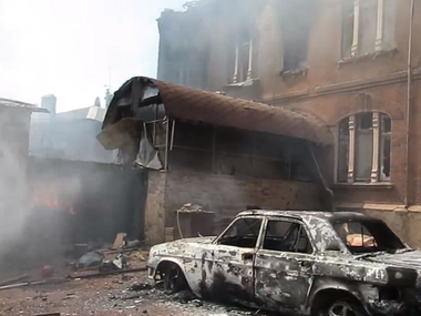 СМИ: Украинские силовики обстреляли в Славянске казарму террористов