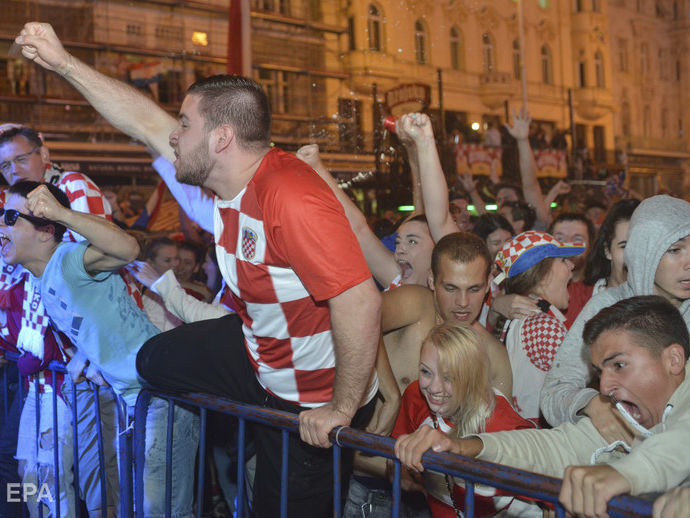 ﻿"Ейфоричне шоу". Десятки тисяч уболівальників збірної Хорватії відсвяткували вихід у фінал чемпіонату світу. Відео