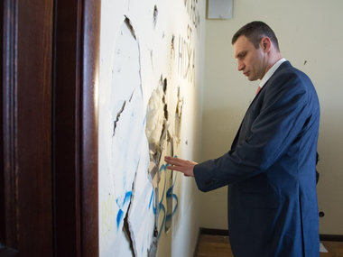 Кличко призвал депутатов Киевсовета и бизнесменов поучаствовать в восстановлении здания КГГА