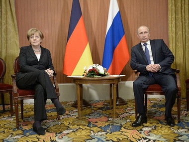 Путин пообещал Меркель продолжать газовые переговоры с Украиной
