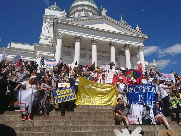 В Хельсинки проходят акции протеста в связи со встречей Путина и Трампа