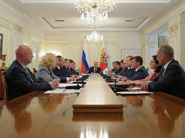 Путин поручил Медведеву подумать, как зафиксировать скидку на газ для Украины