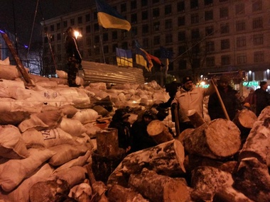 На Майдане Незалежности остаются около 10 тысяч митингующих
