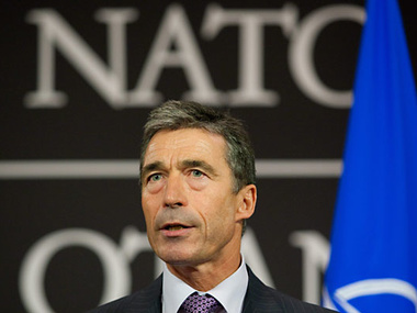 Генсек НАТО обеспокоен информацией о российских танках в Украине