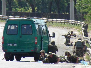 В Мариуполе при обстреле террористами автоколонны погибли пятеро пограничников