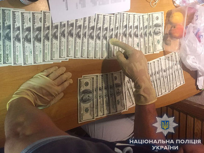 Нацполиция задержала за взятки работников вузов в трех регионах Украины