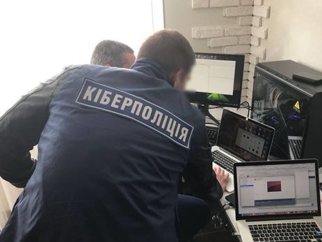 ﻿Кіберполіція та спецназ проводять обшуки в офісі Компартії України