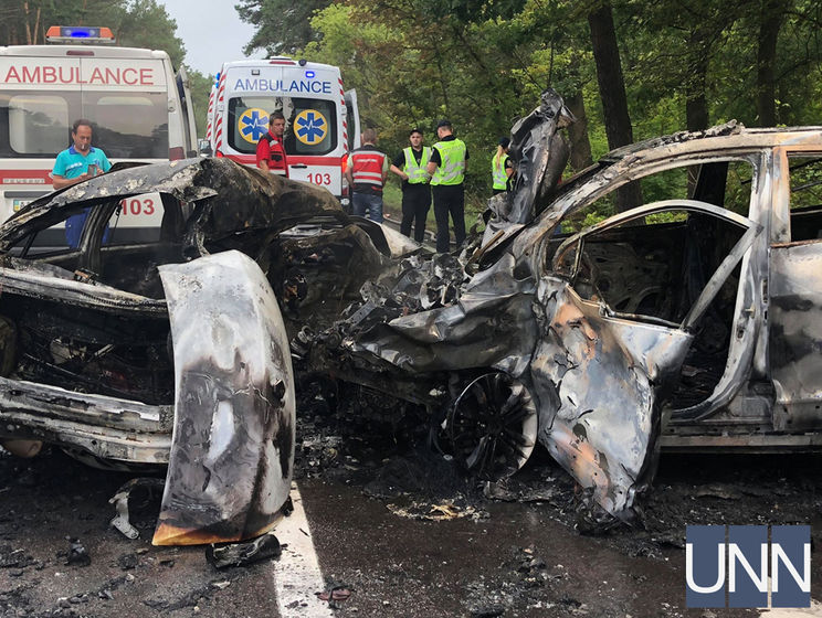 Под Киевом столкнулось три автомобиля: погибла семья из трех человек