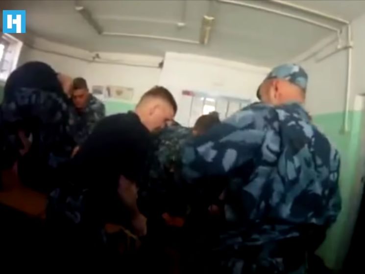 ﻿Служба виконання покарань і слідчий комітет РФ почали перевірку після публікації відео з тортурами в колонії Ярославля