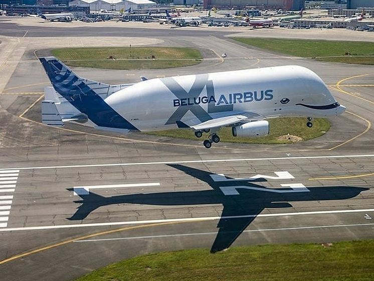 ﻿Компанія Airbus підняла в небо свій перший "літак-кит" Beluga XL. Відео