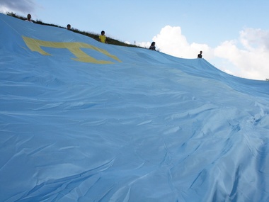 Крымским татарам запретили отмечать День флага в центре Симферополя