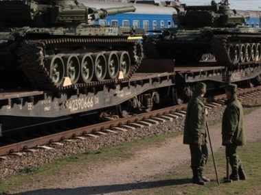 СНБО: Россия продолжает стягивать военную технику к границе с Украиной
