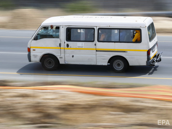 ﻿У ПАР розстріляли мікроавтобус із таксистами, загинуло 11 осіб