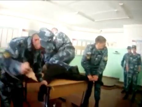 В РФ отстранили от работы 17 сотрудников ФСИН, которые пытали заключенного в колонии Ярославля