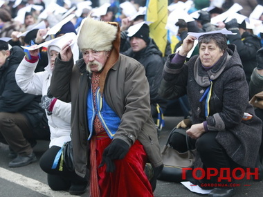 "Коля, чао!". Евромайдан поздравил Азарова с грядущим 66-летием. Фоторепортаж