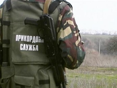 Пограничники украсили захваченную бронетехнику боевиков национальной символикой