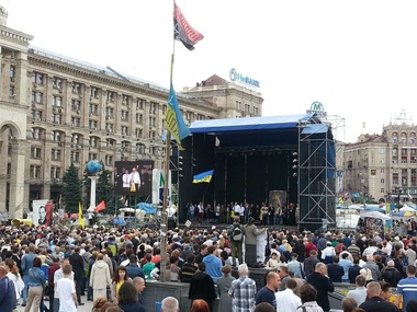 На Вече на Майдане Незалежности собралось около двух тысяч человек