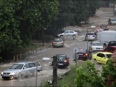Почти тысяча туристов из Румынии заблокированы в болгарском городе Албена из-за сильного наводнения