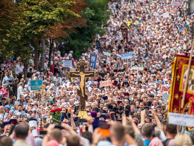 В УПЦ Московского патриархата насчитали 250 тыс. участников крестного хода в Киеве