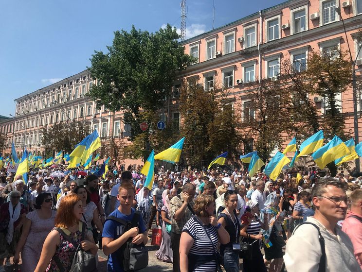 В крестном ходе за единую поместную церковь в Киеве участвует около 65 тыс. человек – полиция