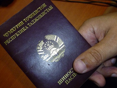 Россия запретила гражданам Таджикистана въезд по внутренним паспортам