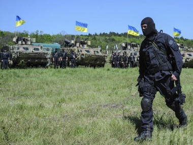 Спикер АТО Селезнев: Двое военных погибли и трое ранены во время нападения боевиков на опорный пункт АТО