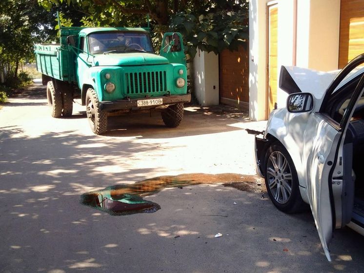 В Одесской области в машину лидера местного "Народного руху" въехал грузовик, активисты заявили о нападении