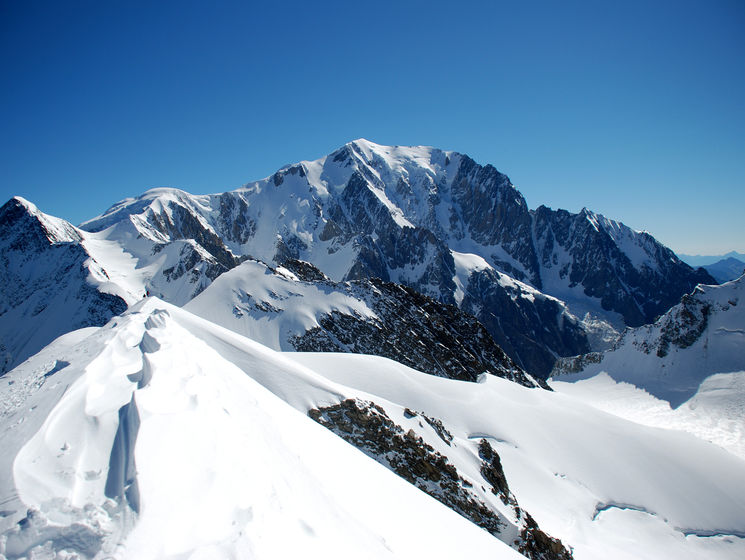 В Альпах из-за неисправного снаряжения погибли три альпиниста