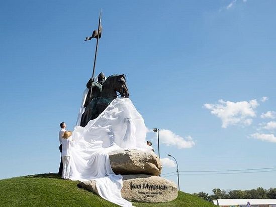 ﻿У Києві відкрили пам'ятник Іллі Муромцю