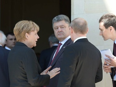 Кремль: Олланд и Меркель призвали Порошенко продлить перемирие