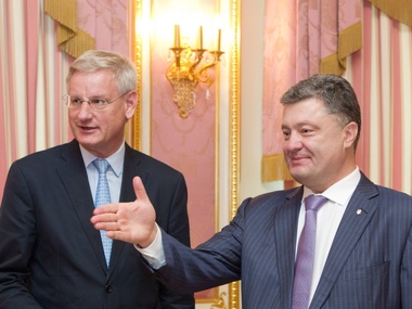 На встрече с Бильдтом Порошенко призвал ЕС "действовать более решительно"