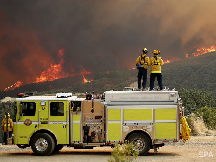 Бушующий в Калифорнии лесной пожар признали крупнейшим в истории штата