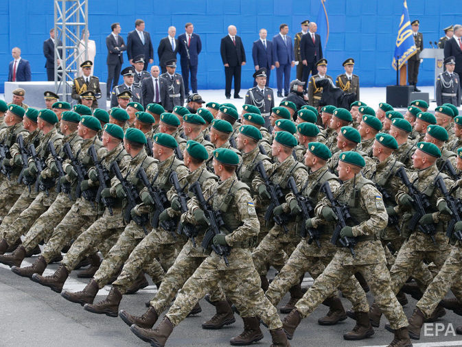 Порошенко поручил законодательно закрепить воинское приветствие "Слава Украине!" – Полторак