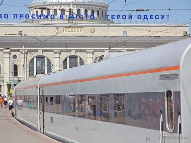 Поезд изготовлен на "Крюковском вагоностроительном заводе" в Кременчуге