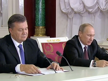 Путин пообещал Януковичу кредит на 15 миллиардов долларов